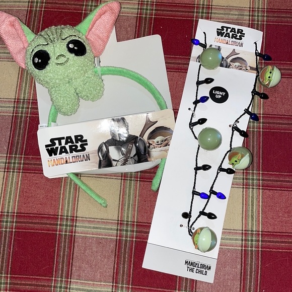 👽UNIQUE👽NWT DISNEY STAR WARS MANDALORIAN CHILD EARS HEADBAND LIGHT UP NECKLACE - Picture 1 of 6
